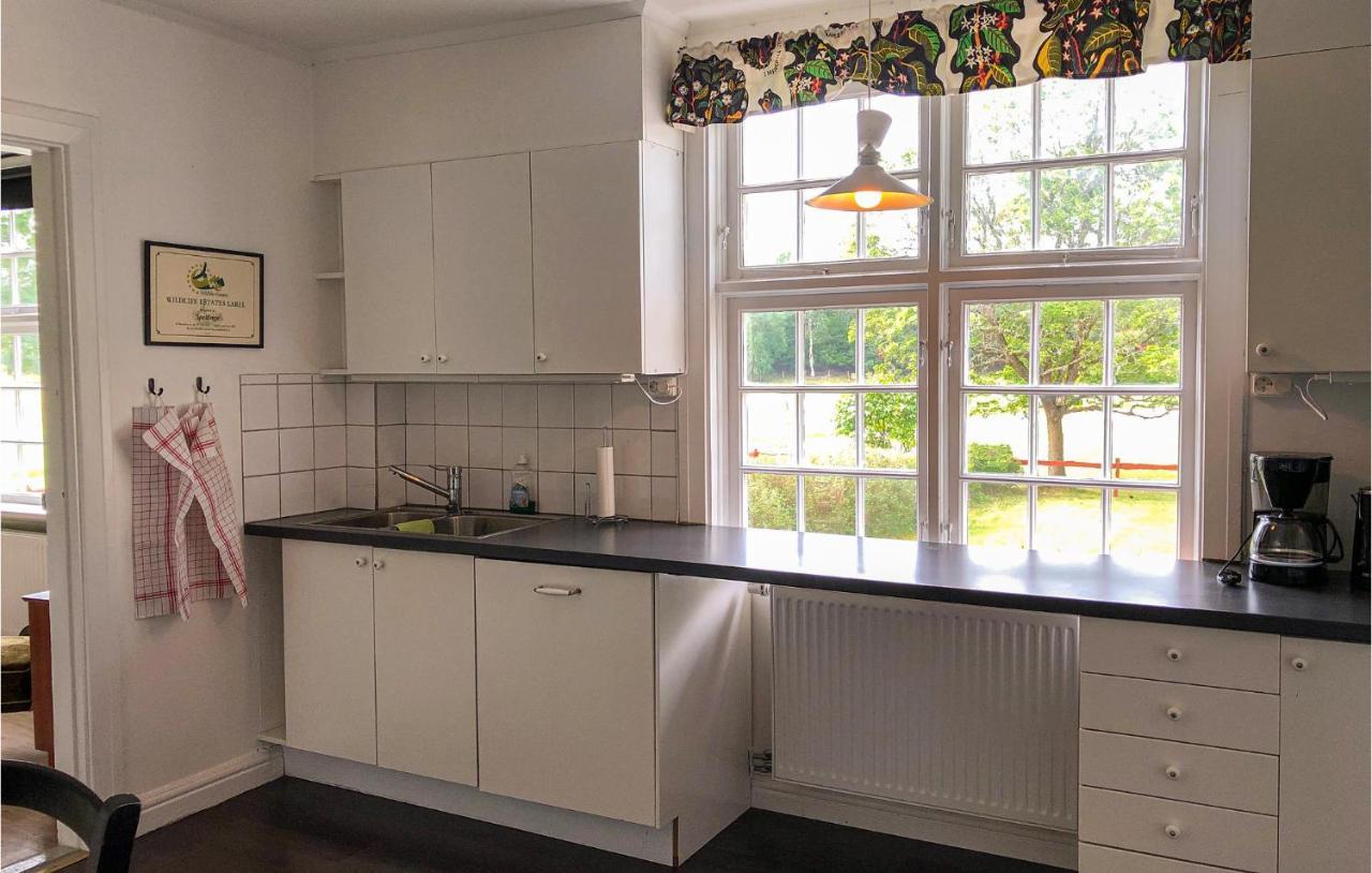 Nice Home In Mantorp With Kitchen Exterior foto